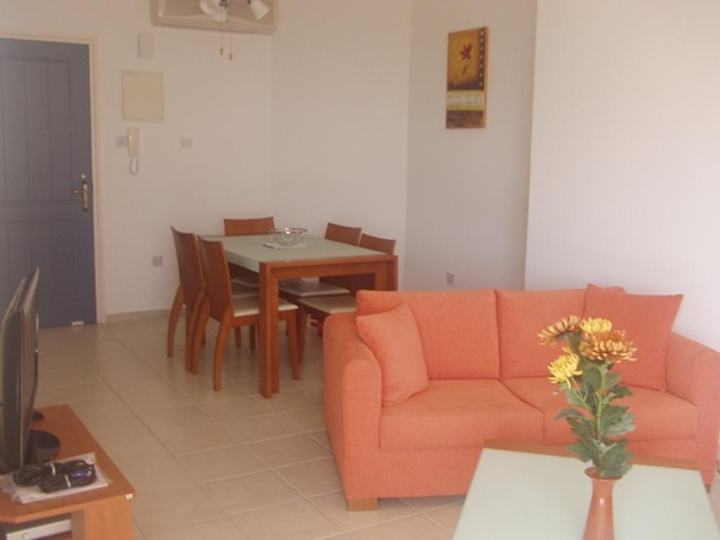 King'S Palace Apartment Paphos Room photo
