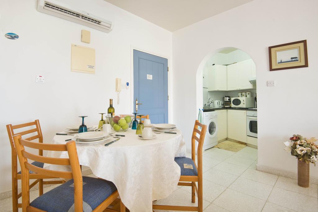 King'S Palace Apartment Paphos Exterior photo