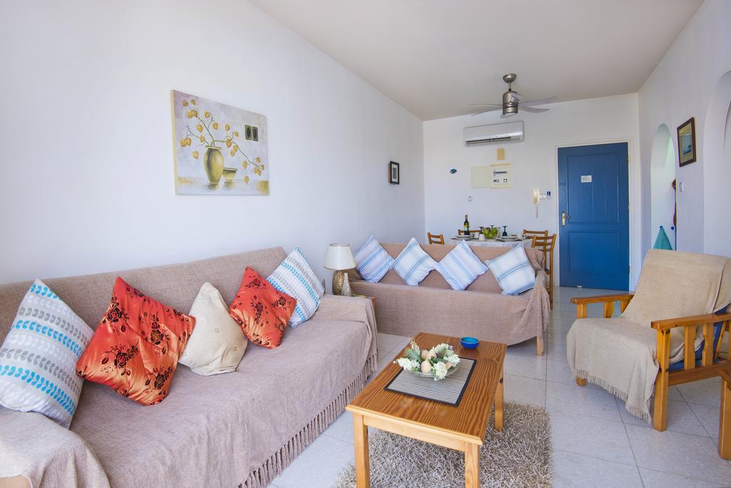 King'S Palace Apartment Paphos Exterior photo